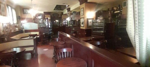 300m² Commercial property in Rome, Italy No. 228714 9