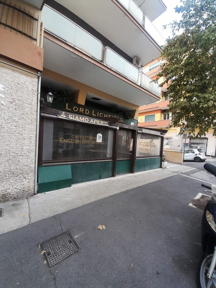 300m² Commercial property in Rome, Italy No. 228714