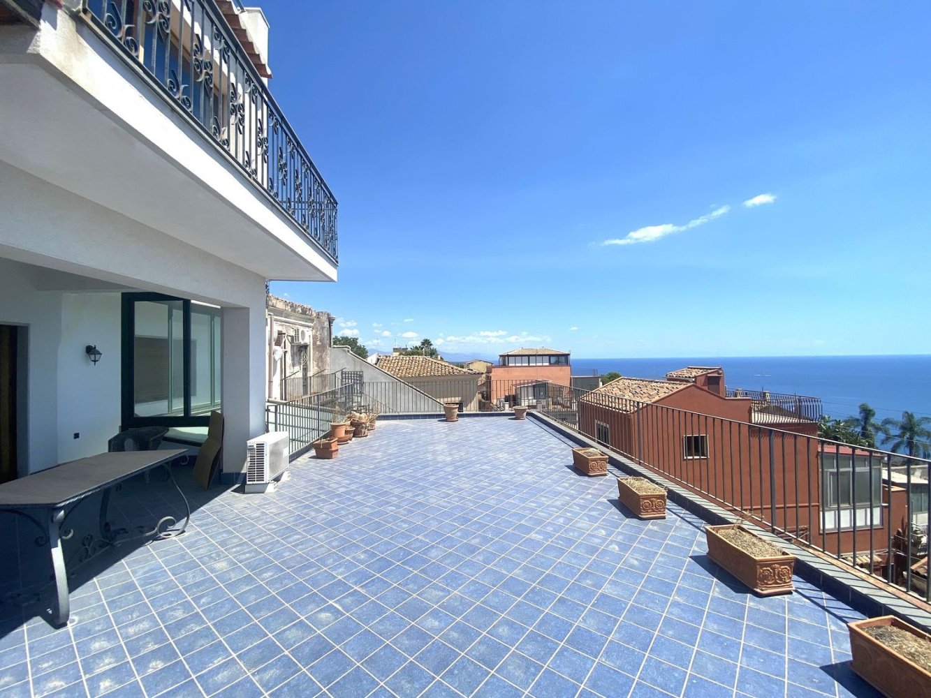  بناية في Acireale, Italy 450متر مربع رقم 317248