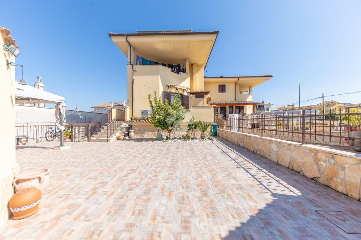 4 rooms Villa in Rome, Italy No. 34955