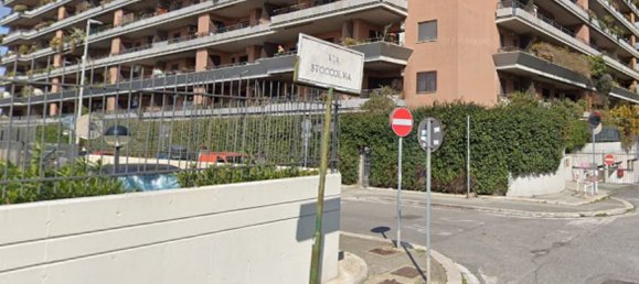 Квартира с 3 комнатами в Фьюмичино, Италия № 7915 2