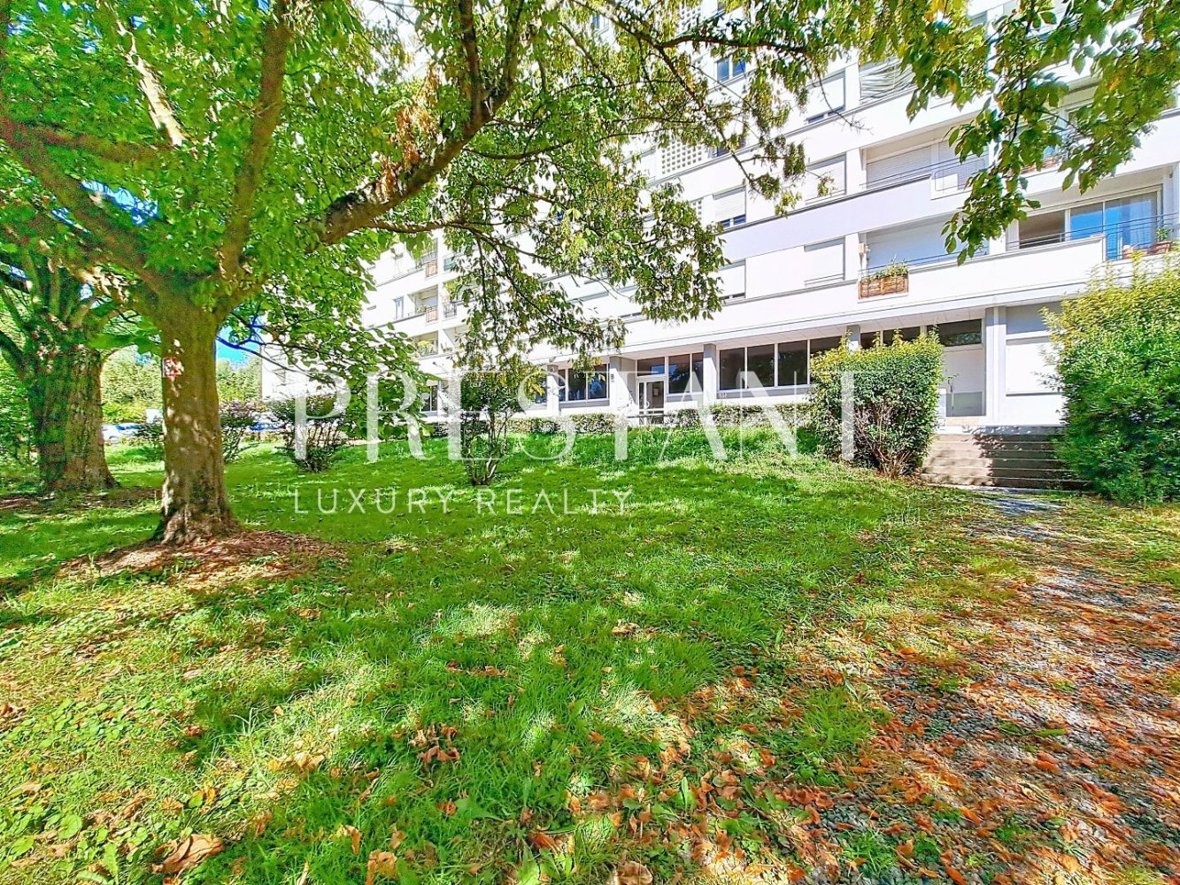 2 bedrooms Apartment in Bordeaux, France No. 358011