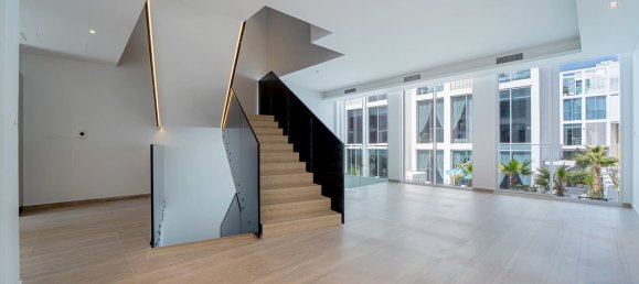 Вилла с 4 спальнями в Аль-Барари, ОАЭ № 120887 8