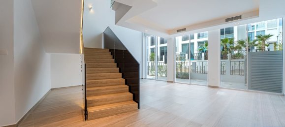 Вилла с 4 спальнями в Аль-Барари, ОАЭ № 120887 2