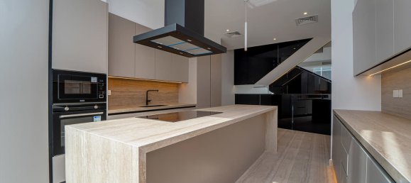 Вилла с 4 спальнями в Аль-Барари, ОАЭ № 120887 6