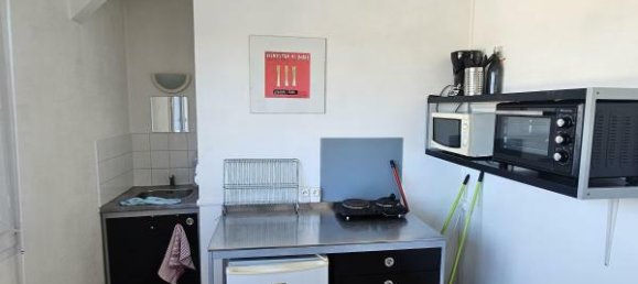 Estudio en Laval, France No. 278198 3