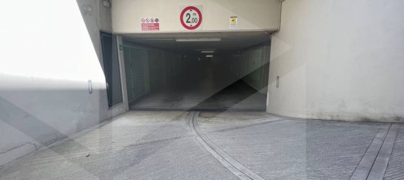  مرآب في Milan, Italy 16متر مربع رقم 241709 9