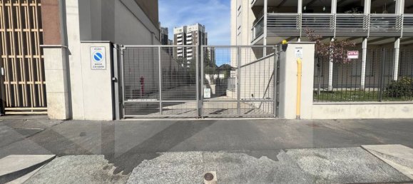  مرآب في Milan, Italy 16متر مربع رقم 241709 19