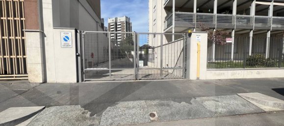  مرآب في Milan, Italy 16متر مربع رقم 241709 20