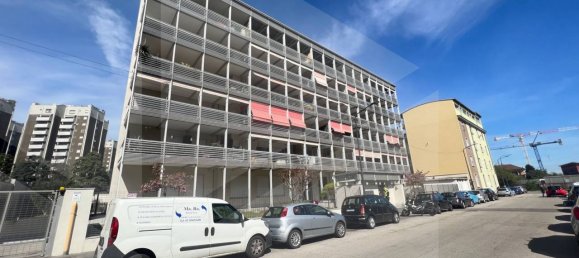  مرآب في Milan, Italy 16متر مربع رقم 241709 2