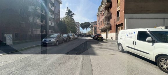  مرآب في Milan, Italy 16متر مربع رقم 241709 18