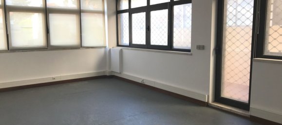 Gewerbliche Immobilie in Lisbon, Portugal 2400m², Nr. 49564 10