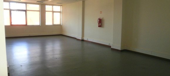 Gewerbliche Immobilie in Lisbon, Portugal 2400m², Nr. 49564 4