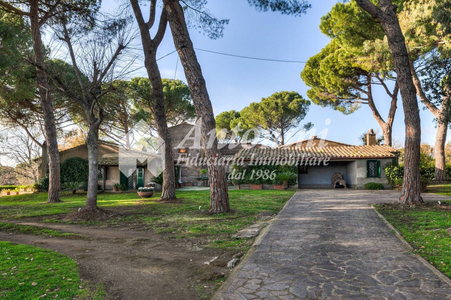 9 bedrooms Villa in Rome, Italy No. 332878