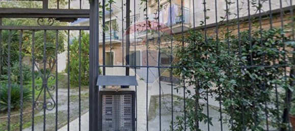 130m² Commercial property in Naples, Italy No. 266127 17