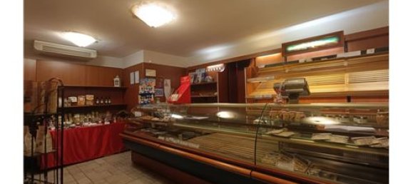 Коммерческая недвижимость с 3 комнатами в Лурано, Италия № 289505 7