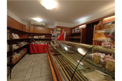 Коммерческая недвижимость с 3 комнатами в Лурано, Италия № 289505