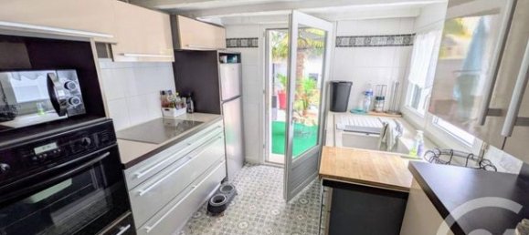 3 bedrooms House in Chateauroux, France No. 301821 4