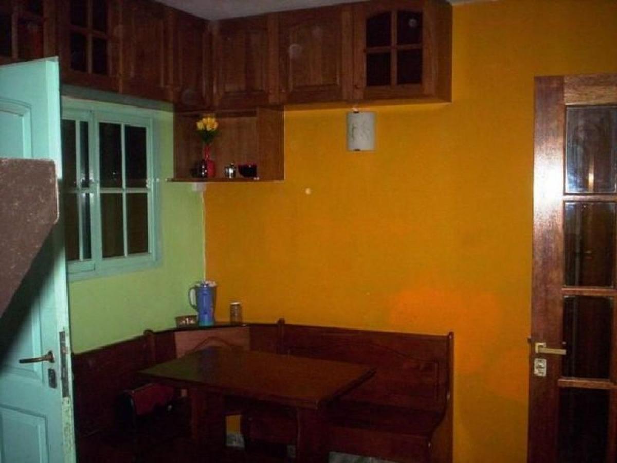 Casa de 4 dormitorios en Bermúdez, Argentina No. 93414