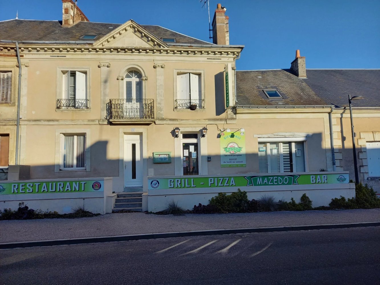  بناية في Semblancay, France 300متر مربع رقم 221653