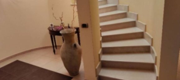 5 bedrooms Villa in Trani, Italy No. 327167 5