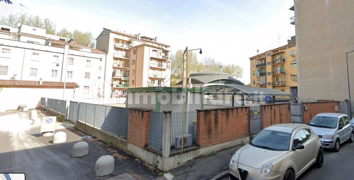 500m² Garage in Piacenza, Italy No. 208485
