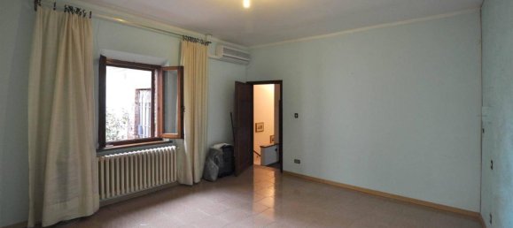 6 rooms House in Montepulciano, Italy No. 33096 10