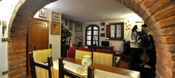 6 rooms House in Montepulciano, Italy No. 33096 8