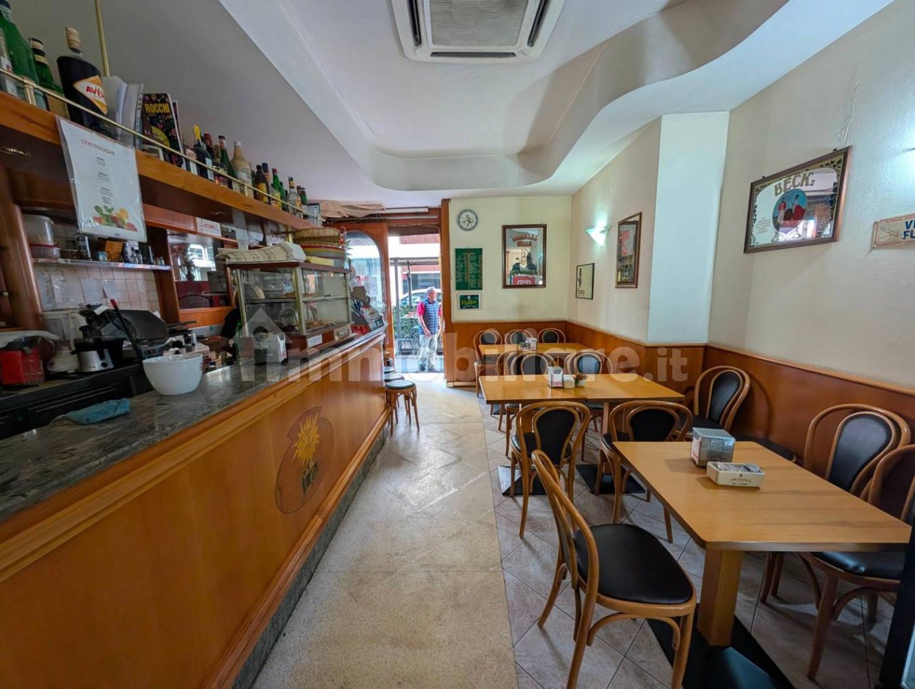 1 room Commercial property in Genoa, Italy No. 272210