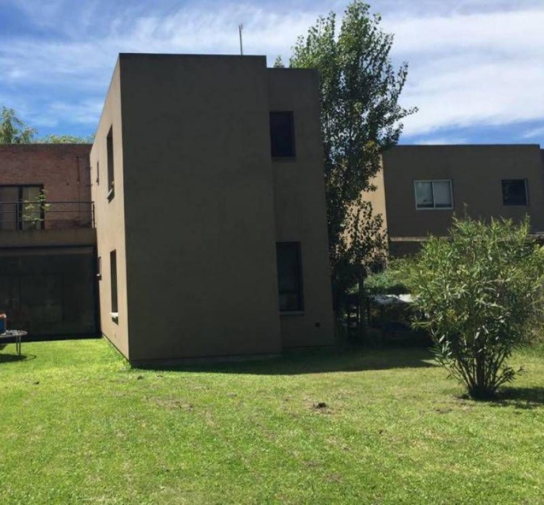 4 bedrooms House in Tigre, Argentina No. 3442