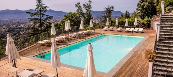 3 bedrooms Villa in Capannori, Italy No. 501 10