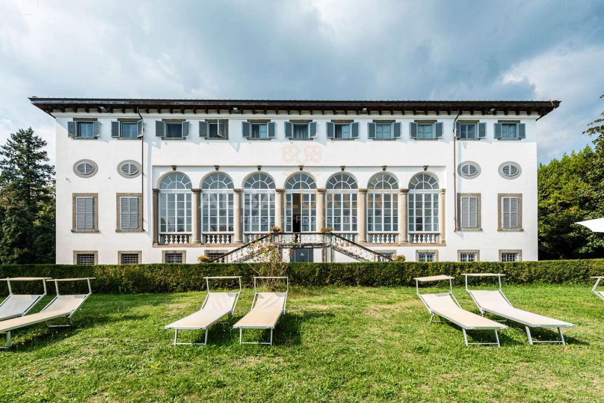 3 bedrooms Villa in Capannori, Italy No. 501