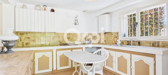 Дом с 7 комнатами в Мандельё-ла-Напуль, Франция № 297377 11