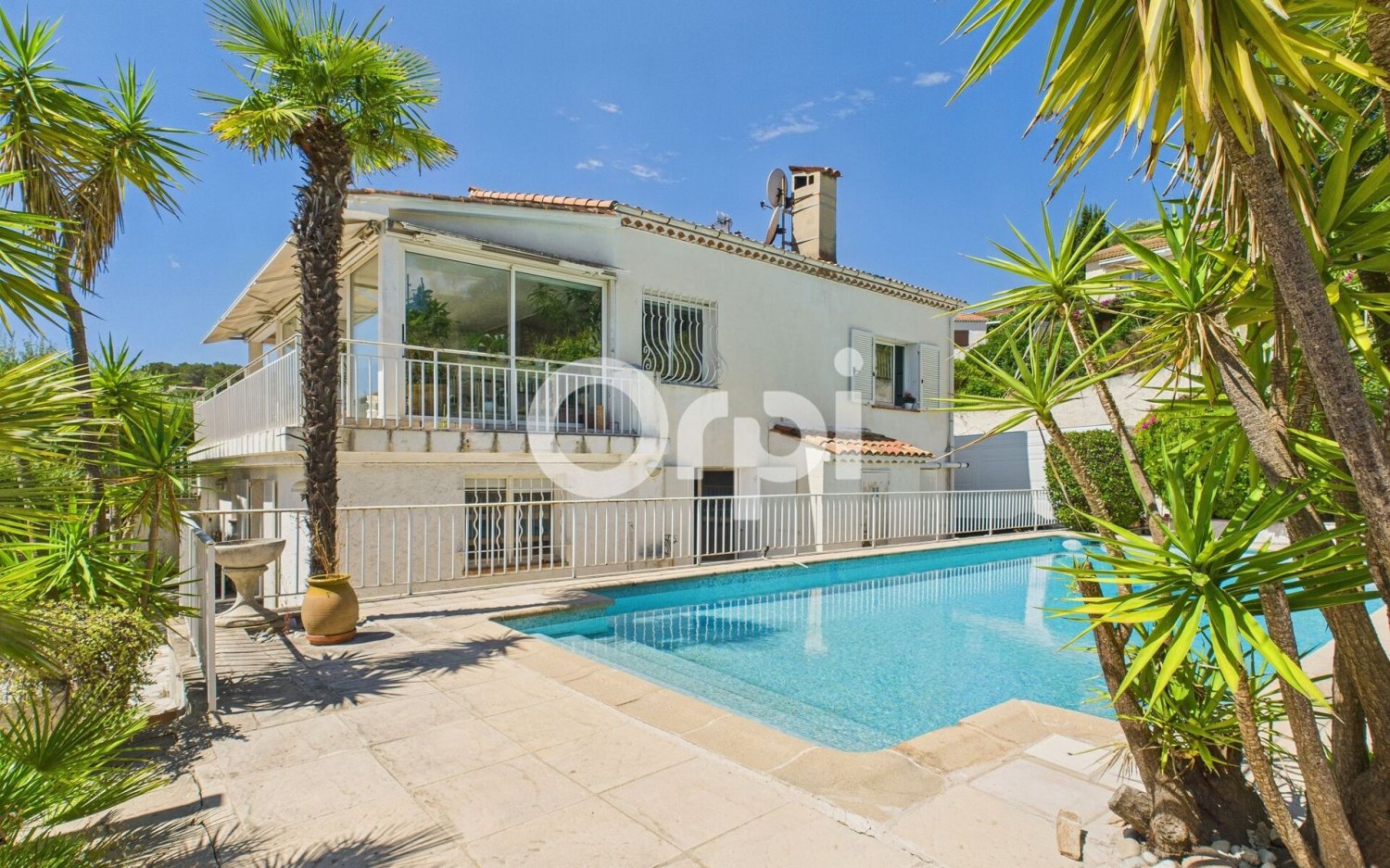 Дом с 7 комнатами в Мандельё-ла-Напуль, Франция № 297377