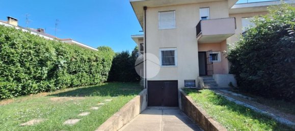 4-salle Appartement à Inveruno, Italy No. 268869 2