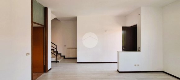 4-salle Appartement à Inveruno, Italy No. 268869 9