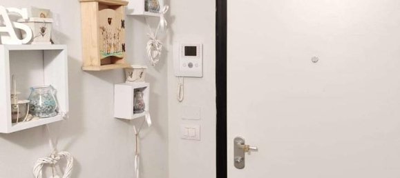 6 rooms Apartment in Modena, Italy No. 13120 2