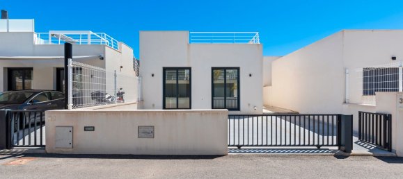 5 bedrooms House in San Miguel de Salinas, Spain No. 59067 4