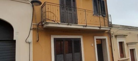 Дом с 6 комнатами в Каникаттини Баньи, Италия № 38659 2