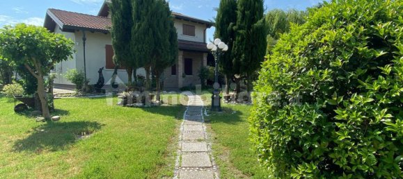 4 bedrooms Villa in Ferrara, Italy No. 124005 3