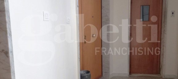 3 rooms Apartment in Bari, Italy No. 259549 4