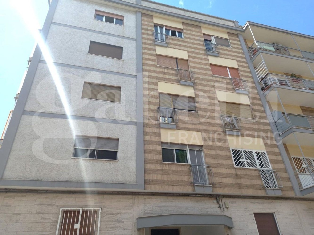 3 rooms Apartment in Bari, Italy No. 259549