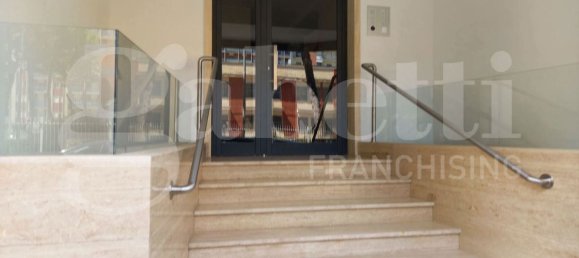3 rooms Apartment in Bari, Italy No. 259549 2