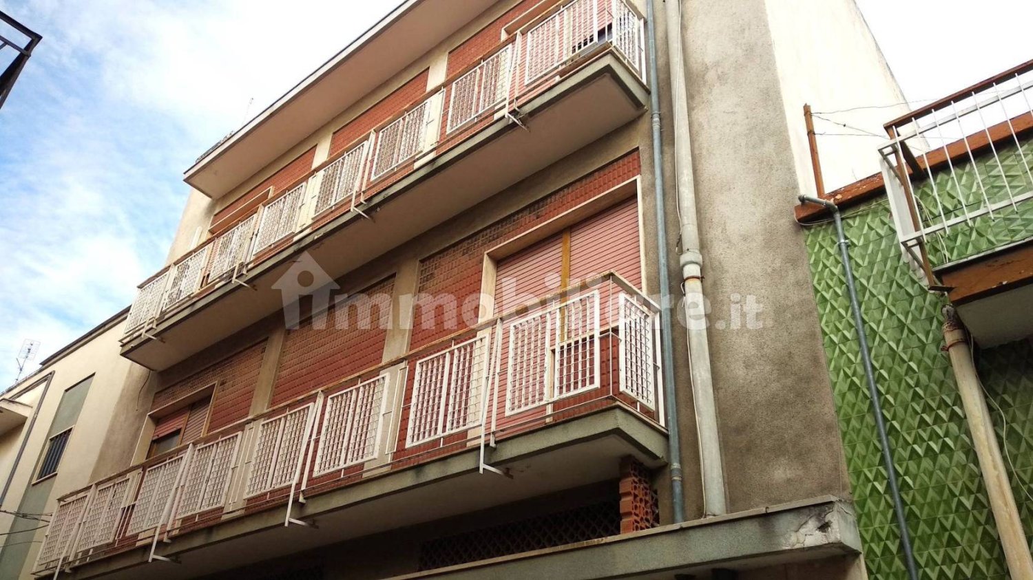 Edificio de 5 habitaciónes en Bari, Italy No. 358448