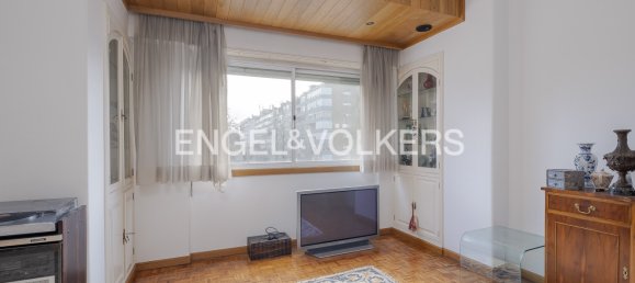 2 bedrooms Apartment in Lisbon, Portugal No. 12595 12