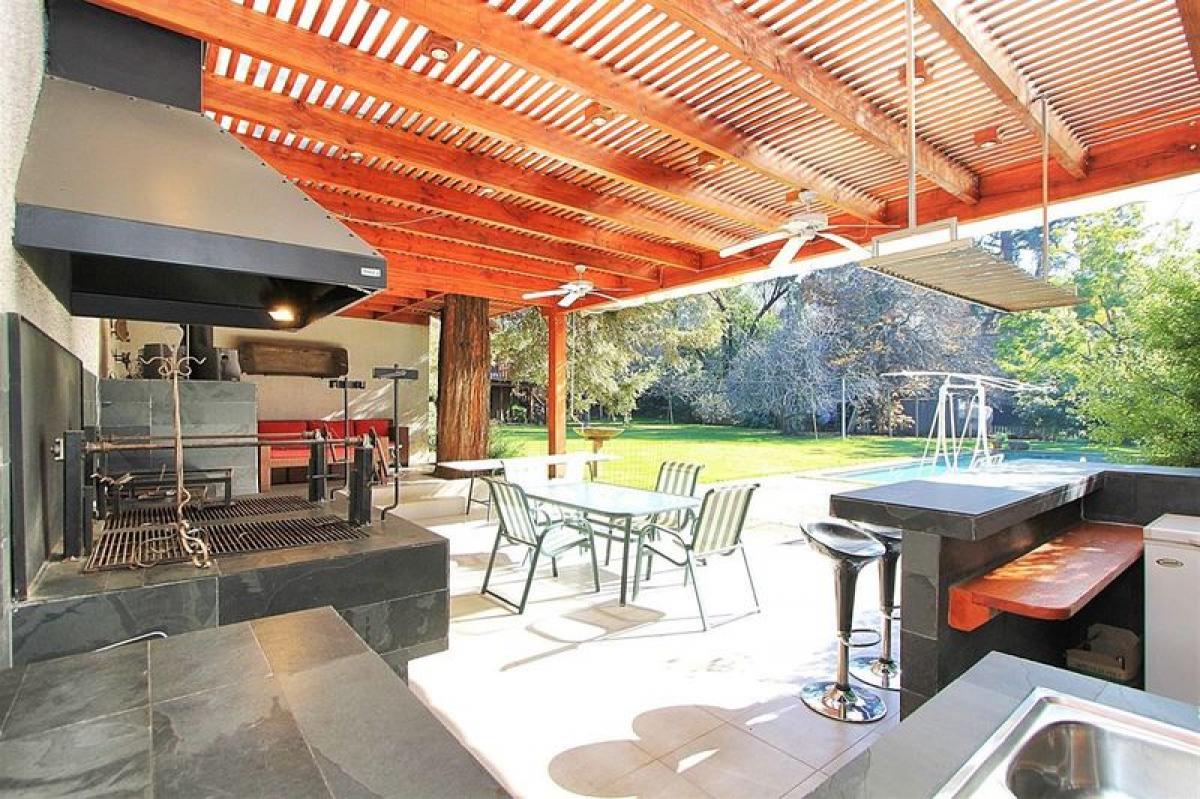 Casa de 6 dormitorios en Santiago, Chile No. 5595