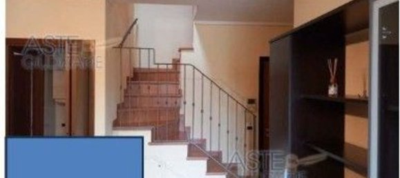 Квартира с 2 комнатами в Мирандола, Италия № 68811 3