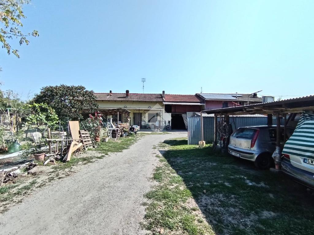 3 bedrooms House in Vigone, Italy No. 329621