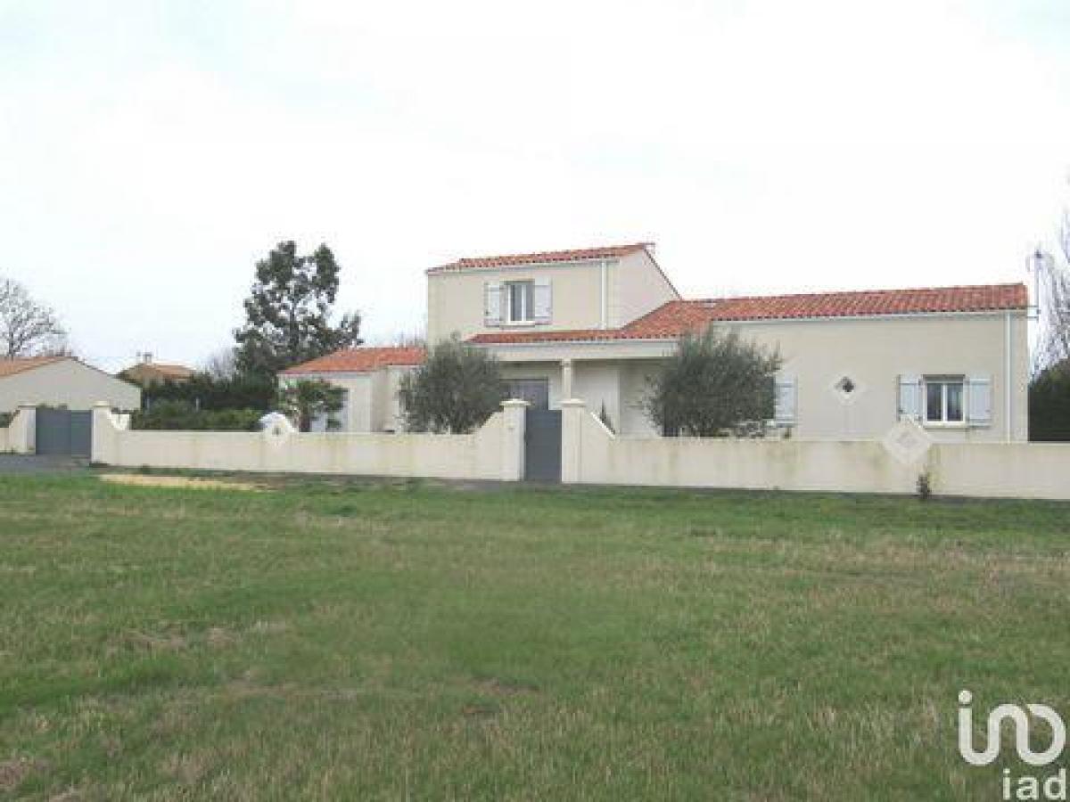 3 bedrooms House in Saintes, France No. 29193