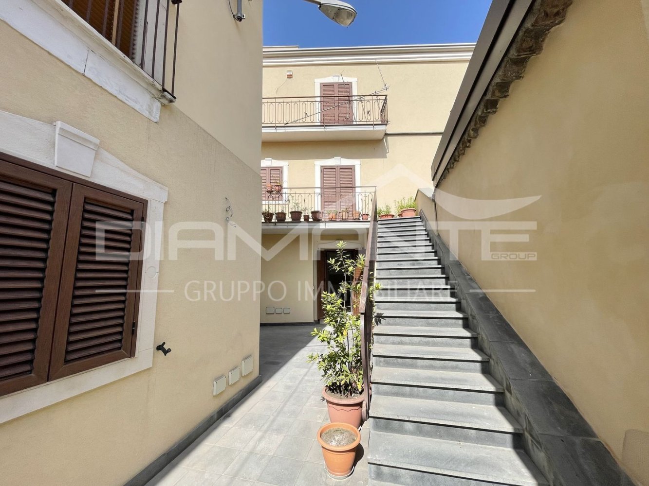 3 rooms Apartment in Catania, Italy No. 111733